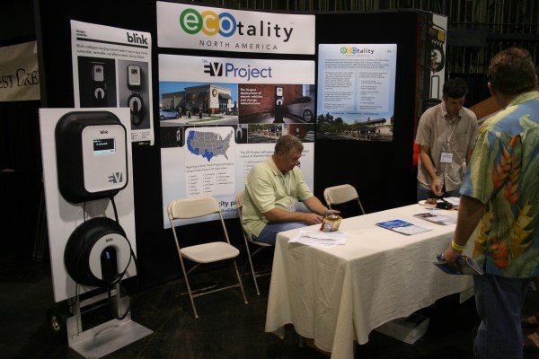 日後將會有越來越多充電座,圖為ECOtality Blink充電座。