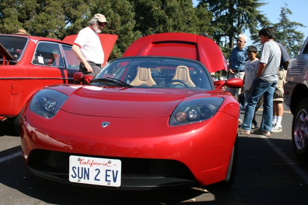 常可於灣區街頭見到的TESLA Roadster。