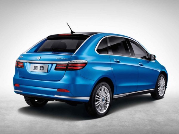 看起來像掀背車實際上是三廂轎車的騰勢電動車