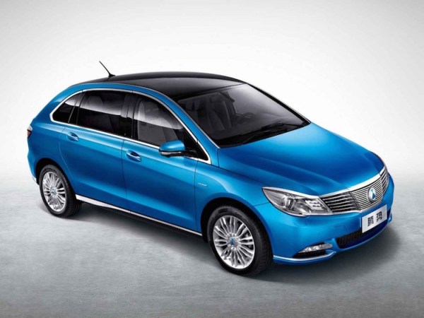 比亞迪與戴姆勒合作的電動車品牌 - 騰勢DENZA